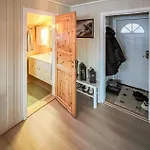 2 Bedroom Awesome In Vanvikan Nyaraló