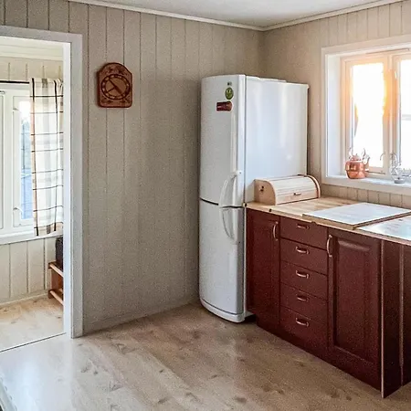 2 Bedroom Awesome In Vanvikan Casa de Férias Vannvikan