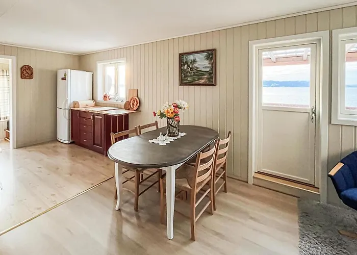2 Bedroom Awesome In Vanvikan