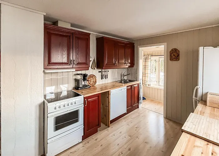 2 Bedroom Awesome In Vanvikan Vannvikan