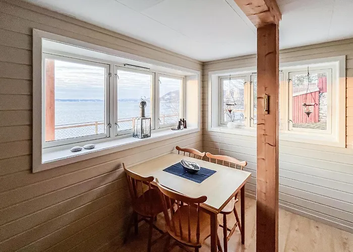 Semesterbostad 2 Bedroom Awesome In Vanvikan