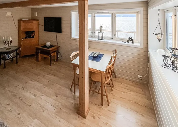 2 Bedroom Awesome In Vanvikan Semesterbostad *