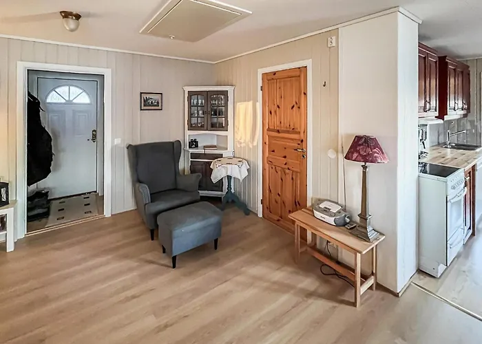 2 Bedroom Awesome In Vanvikan Semesterbostad Vannvikan