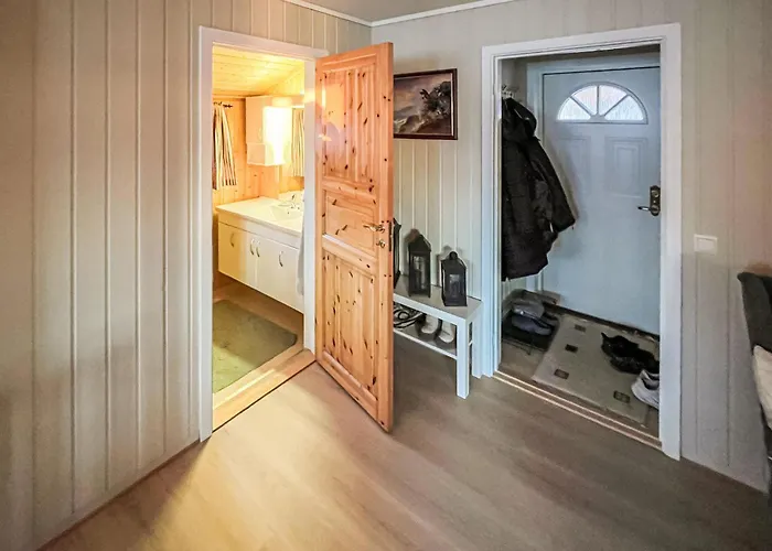 2 Bedroom Awesome In Vanvikan Semesterbostad