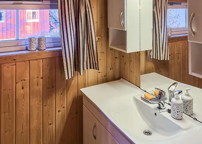 2 Bedroom Awesome In Vanvikan Vannvikan